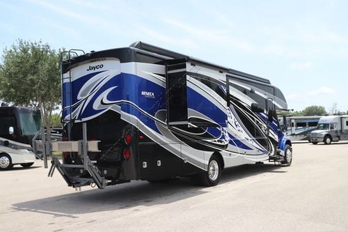 2022 Jayco Seneca Prestige 37K