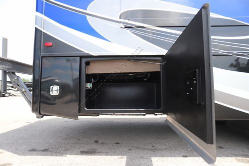2022 Jayco Seneca Prestige 37K