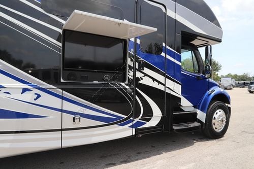 2022 Jayco Seneca Prestige 37K