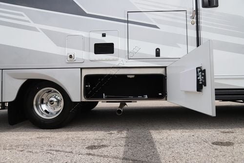 2025 Renegade Rv Vienna 25RML Class C