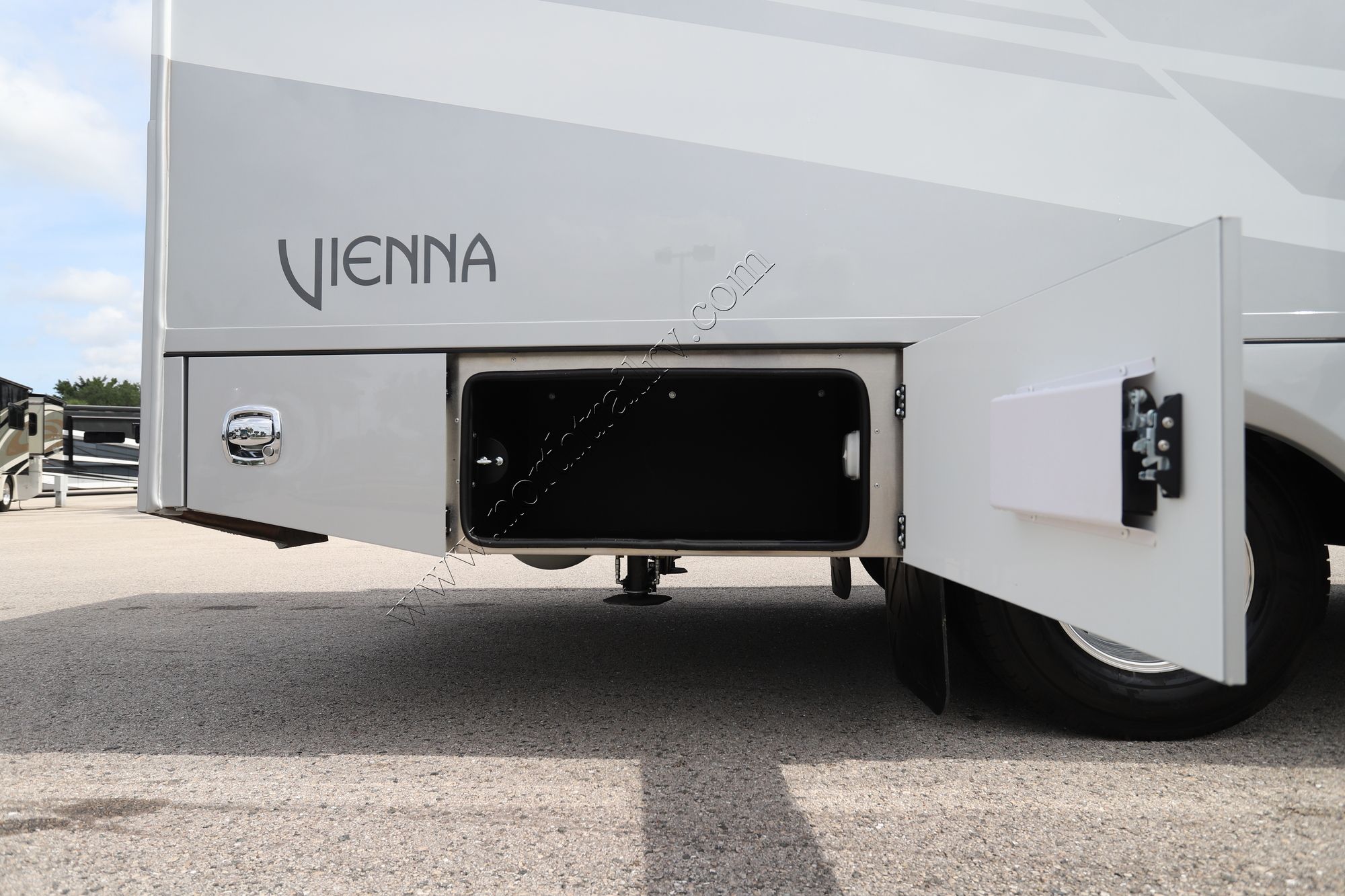 New 2025 Renegade Rv Vienna 25RML Class C  For Sale