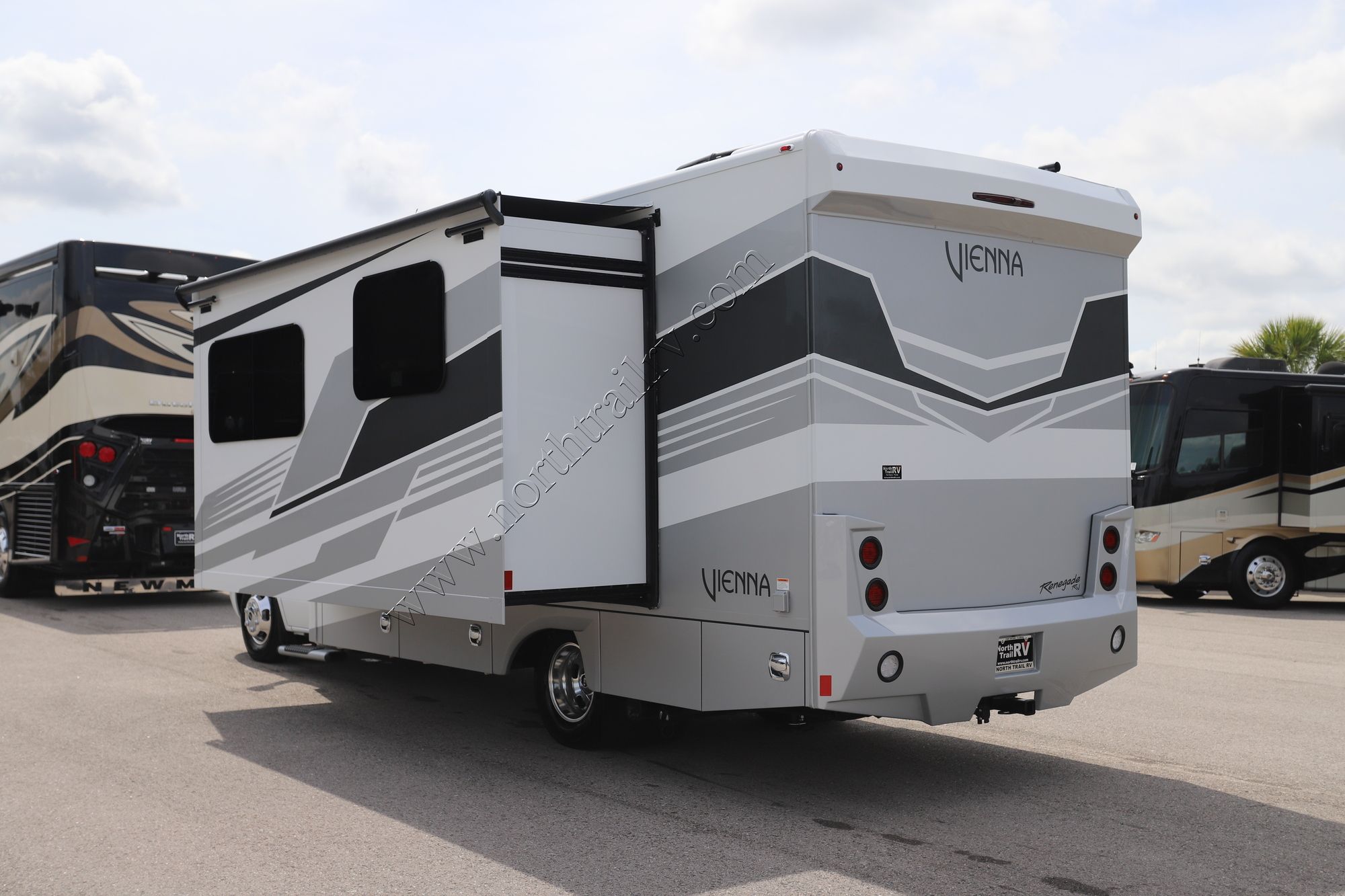 New 2025 Renegade Rv Vienna 25RML Class C  For Sale