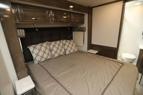 2022 Jayco Seneca Prestige 37K