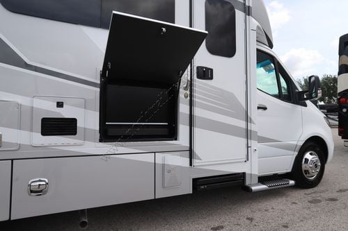 2025 Renegade Rv Vienna 25RML Class C