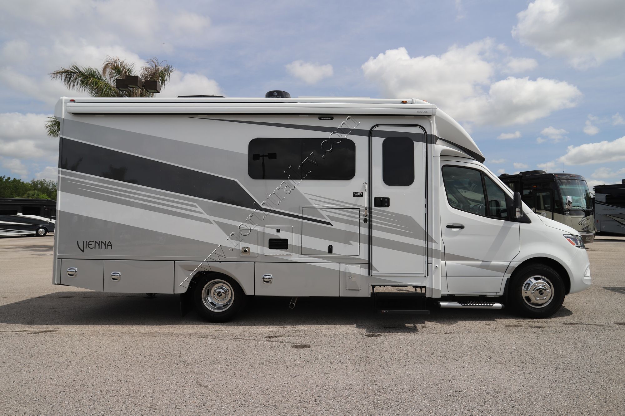 New 2025 Renegade Rv Vienna 25RML Class C  For Sale