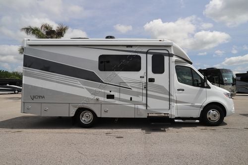 2025 Renegade Rv Vienna 25RML Class C