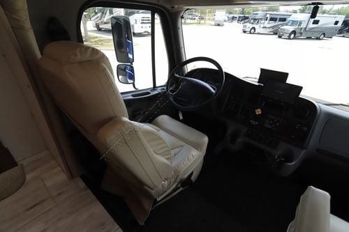 2022 Jayco Seneca Prestige 37K