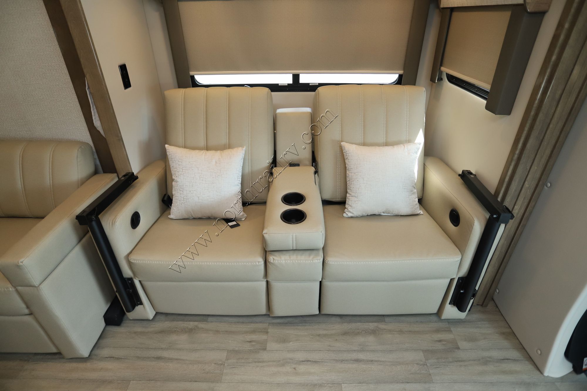 New 2025 Renegade Rv Vienna 25RML Class C  For Sale