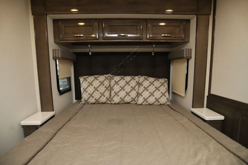 2022 Jayco Seneca Prestige 37K