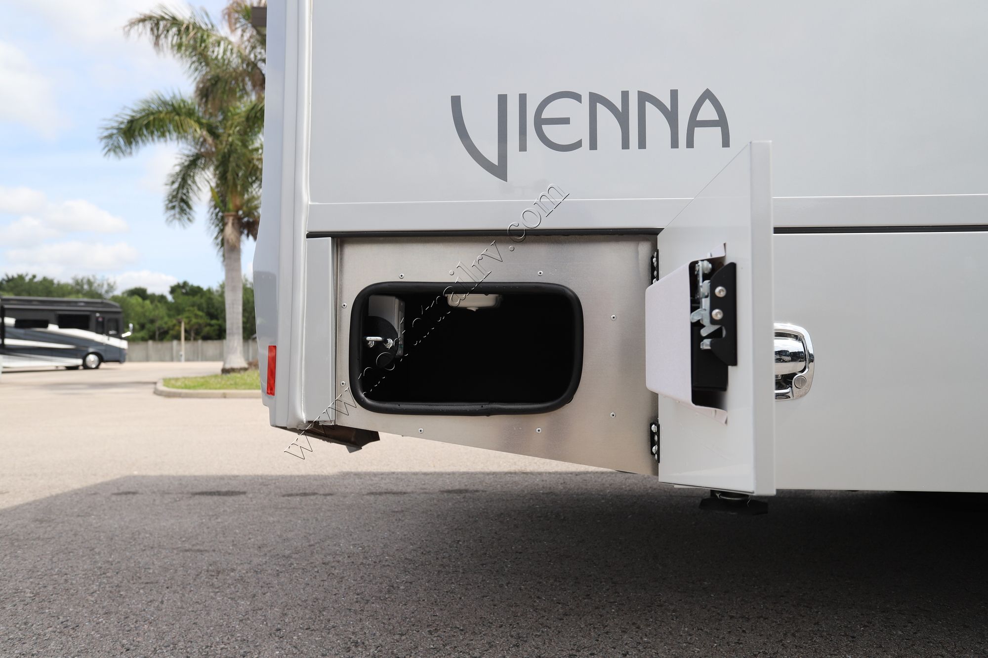 New 2025 Renegade Rv Vienna 25RML Class C  For Sale