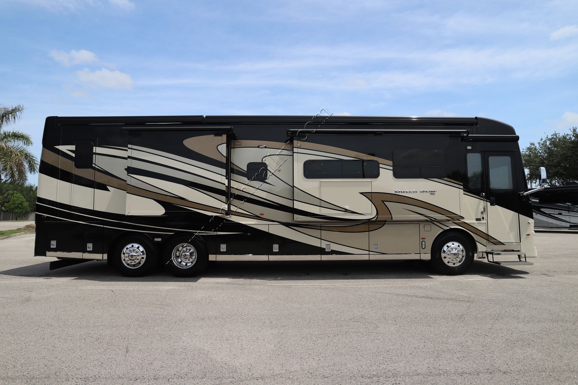 Used 2020 Newmar Dutch Star 4081 Class A  For Sale