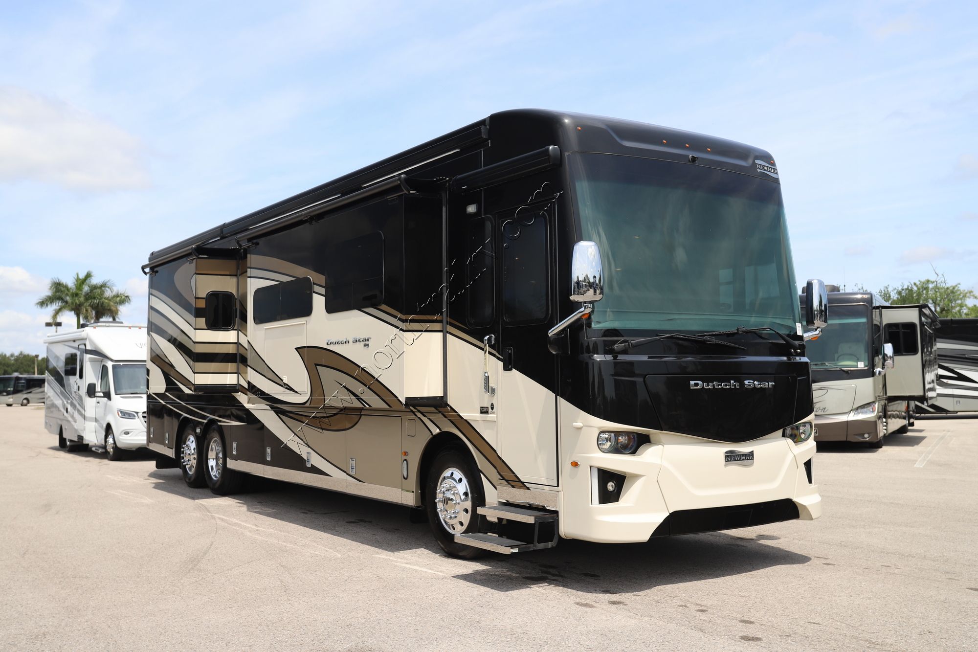Used 2020 Newmar Dutch Star 4081 Class A  For Sale