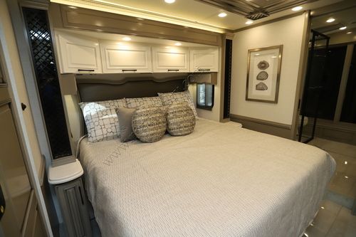 2025 Newmar London Aire 4551