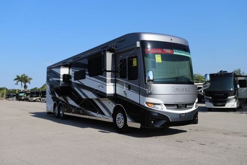 2025 Newmar London Aire 4551