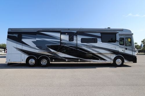 2025 Newmar London Aire 4551