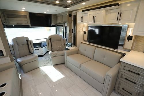 2025 Newmar London Aire 4551