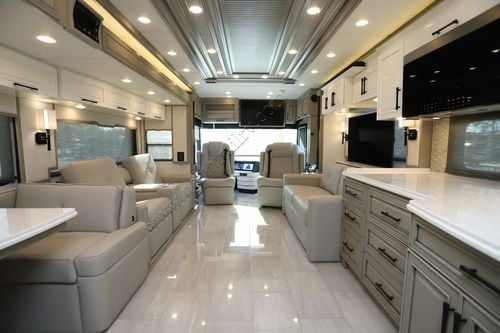 2025 Newmar London Aire 4551