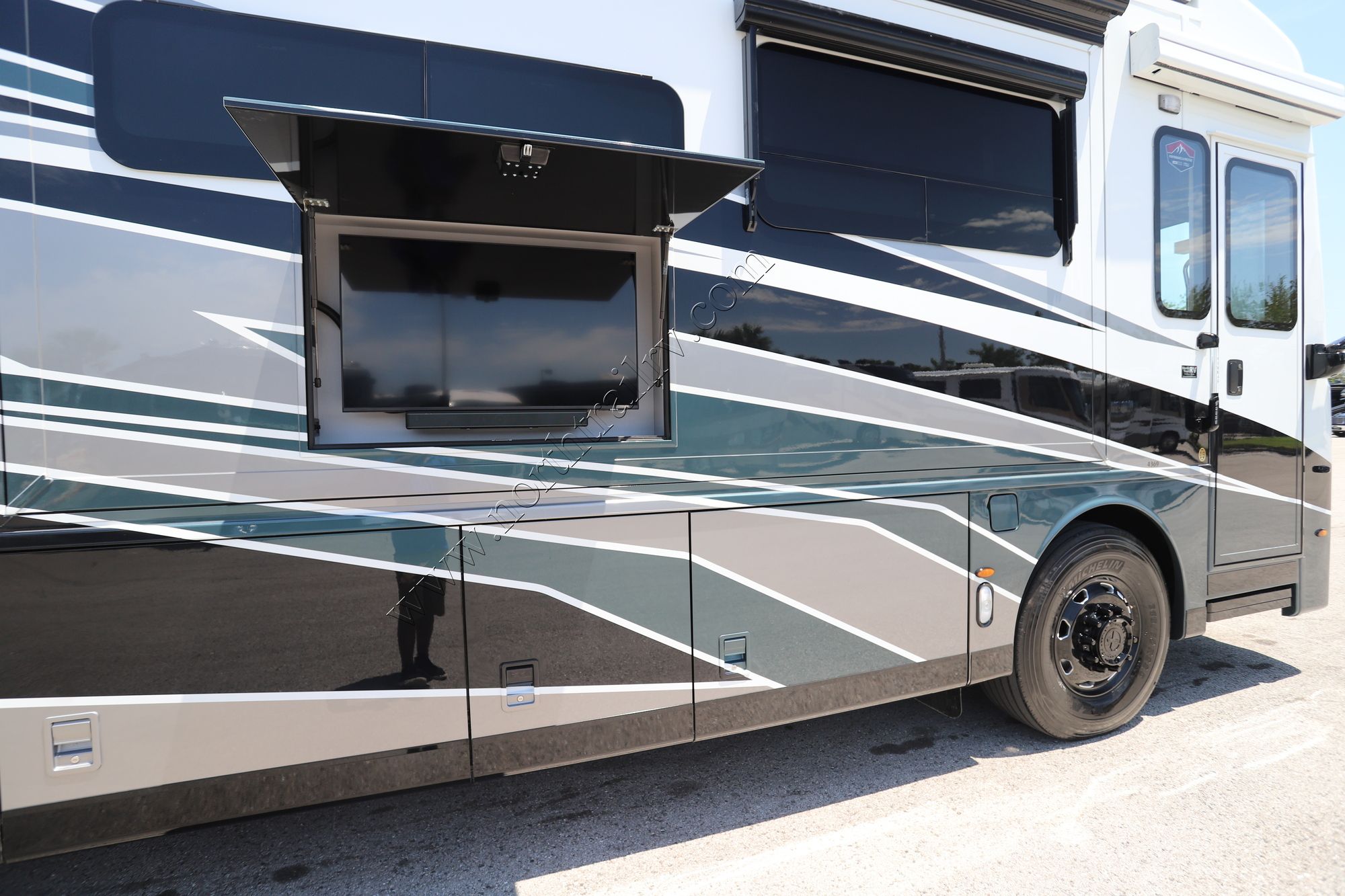 New 2025 Newmar Dutch Star 4369 Class A  For Sale