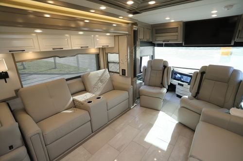 2025 Newmar London Aire 4551