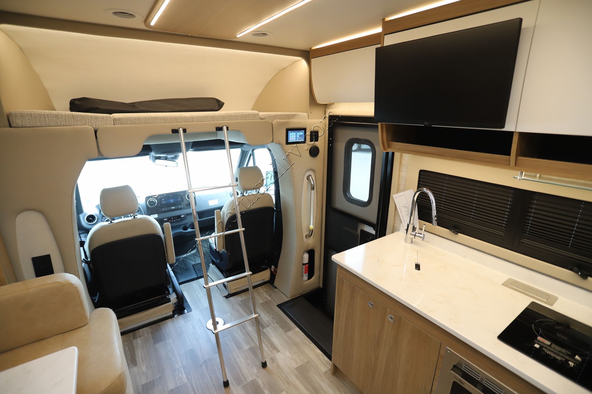 New 2026 Tiffin Motor Homes Wayfarer 25XPW Class C  For Sale