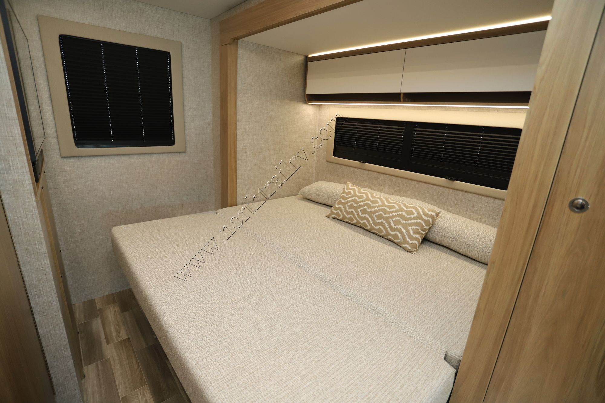 New 2026 Tiffin Motor Homes Wayfarer 25XPW Class C  For Sale