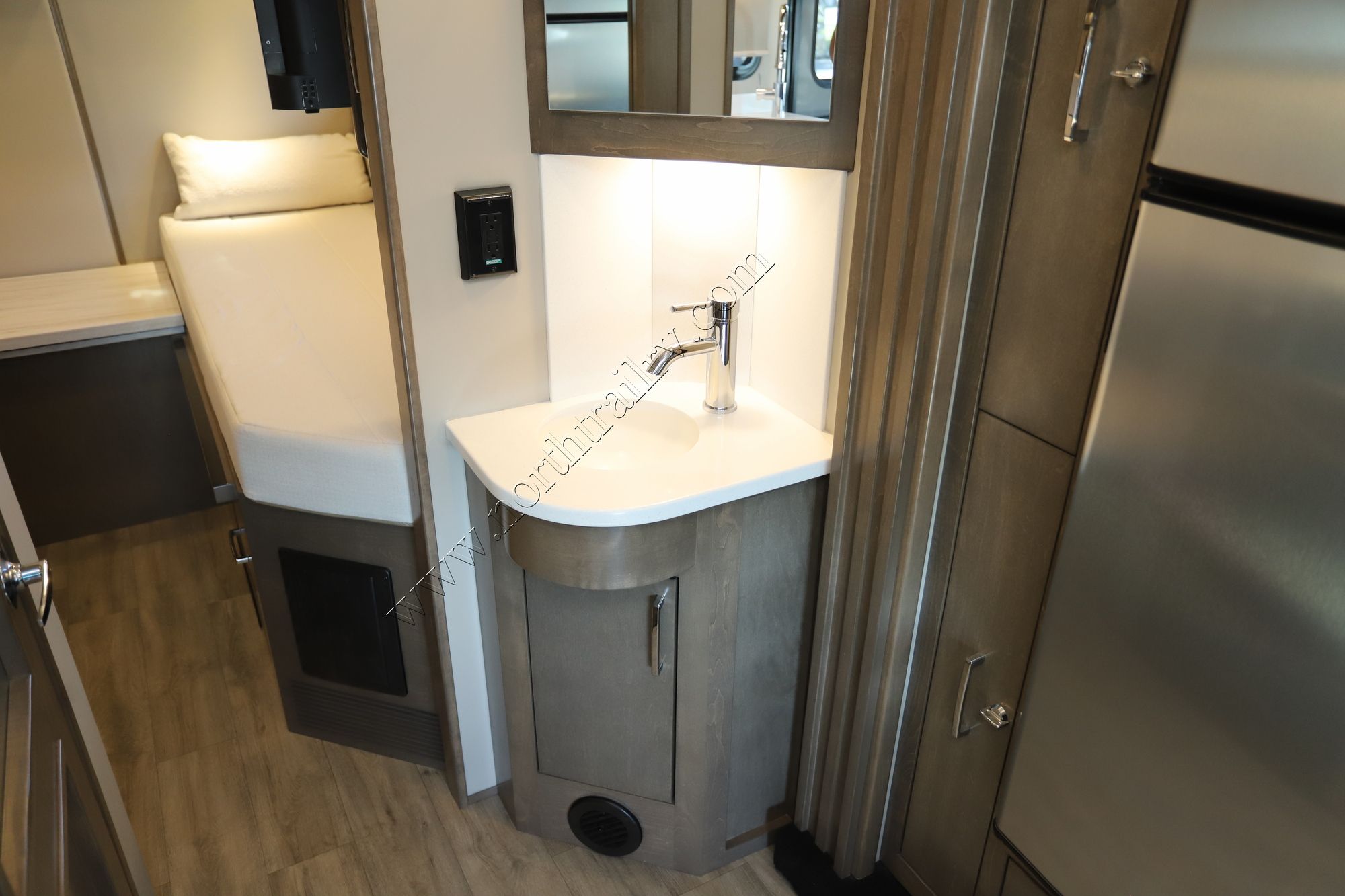 New 2025 Renegade Rv Vienna 25TBN Class C  For Sale