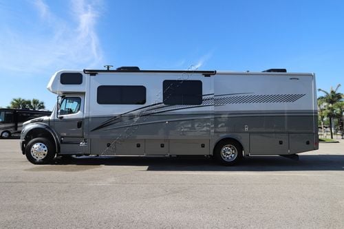 2025 Dynamax Europa 34SS