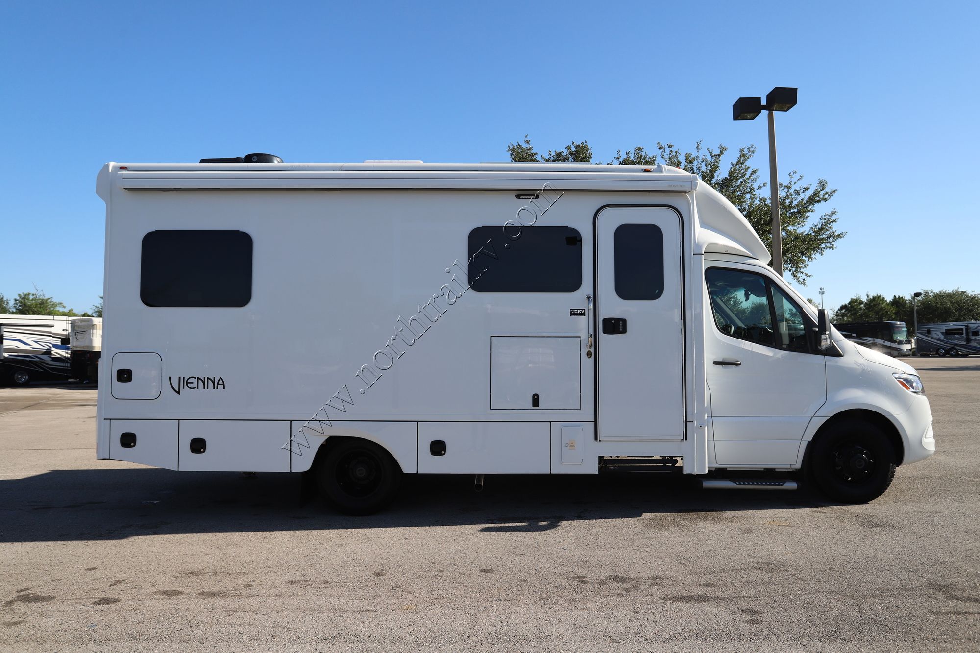 New 2025 Renegade Rv Vienna 25TBN Class C  For Sale