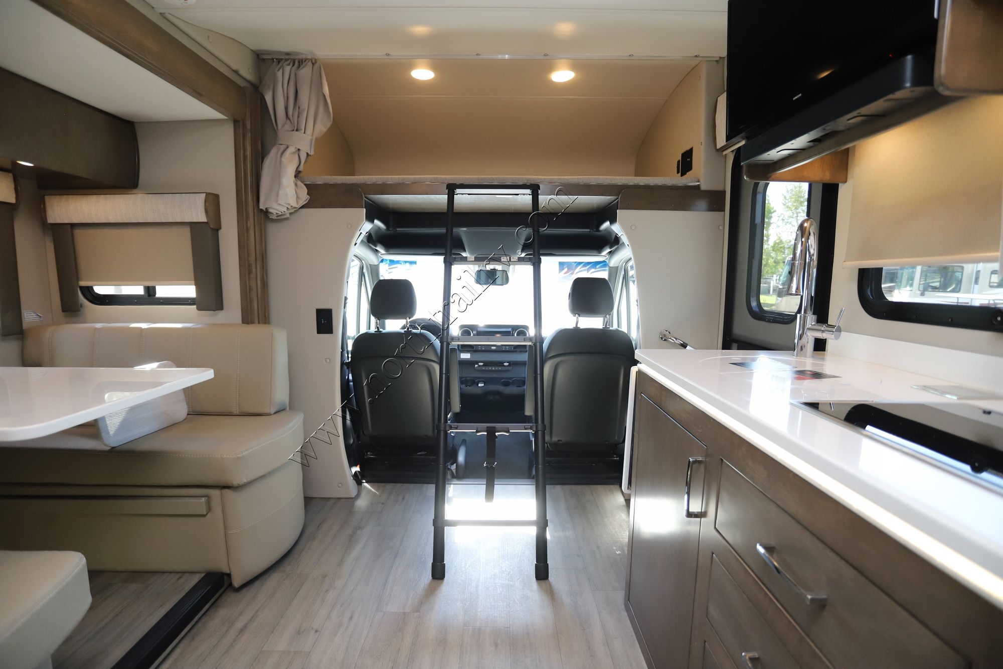 New 2025 Renegade Rv Vienna 25FWC Class C  For Sale