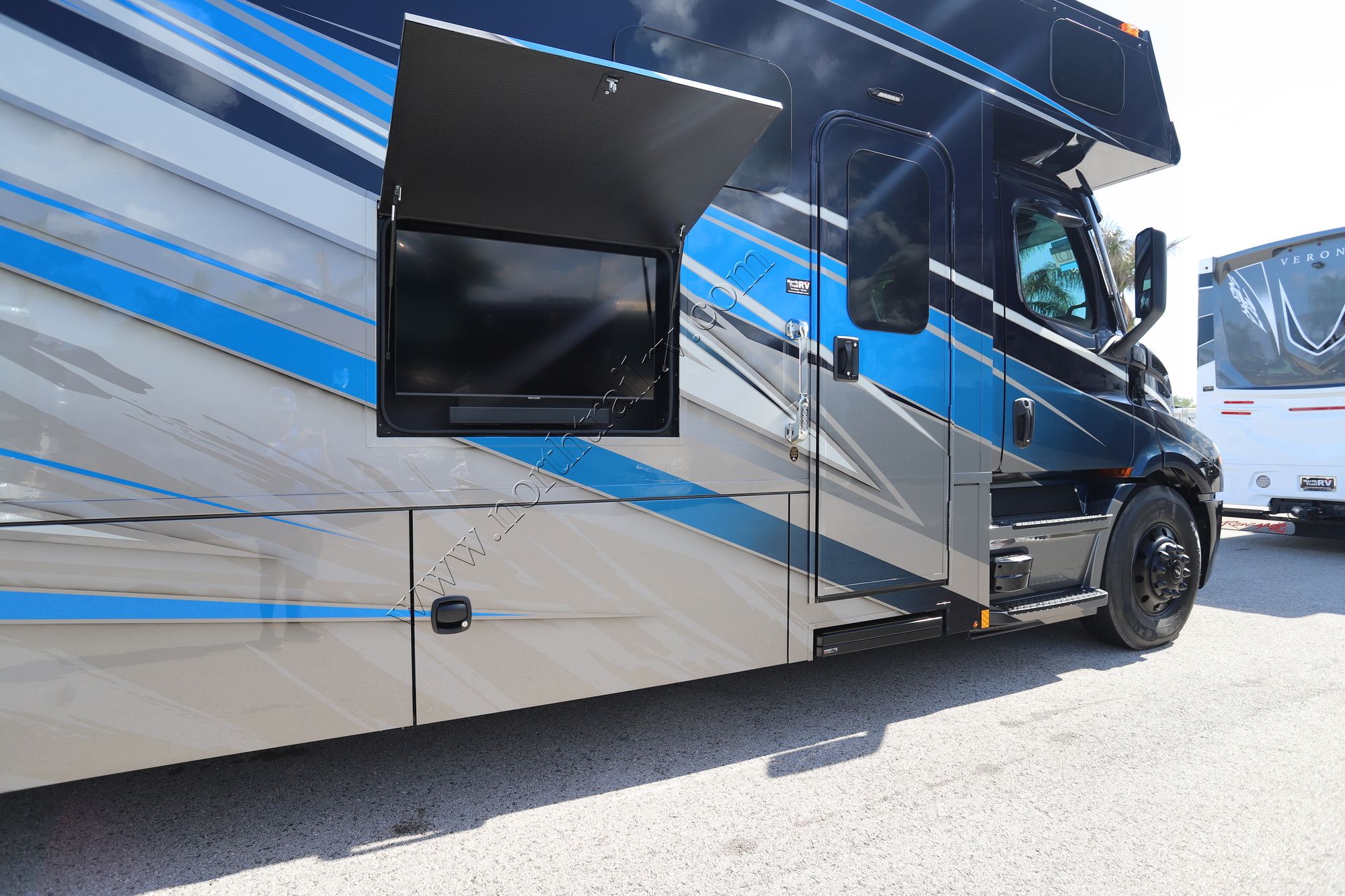 New 2025 Renegade Rv Classic Garage 2609 Super C  For Sale