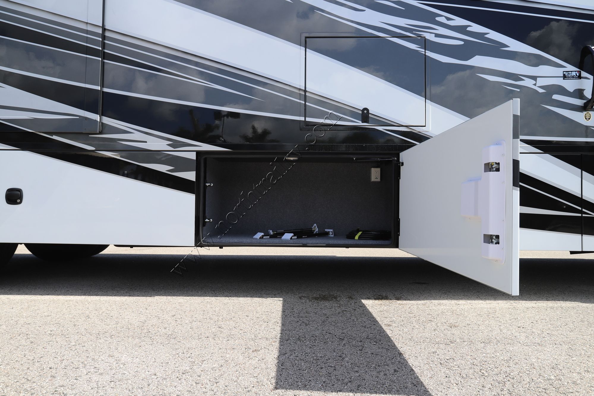 New 2025 Renegade Rv Verona 40VBH Super C  For Sale