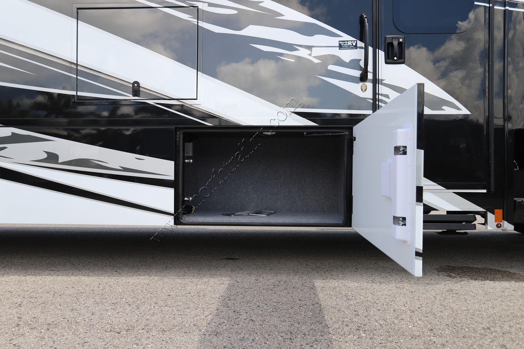 New 2025 Renegade Rv Verona 40VBH Super C  For Sale