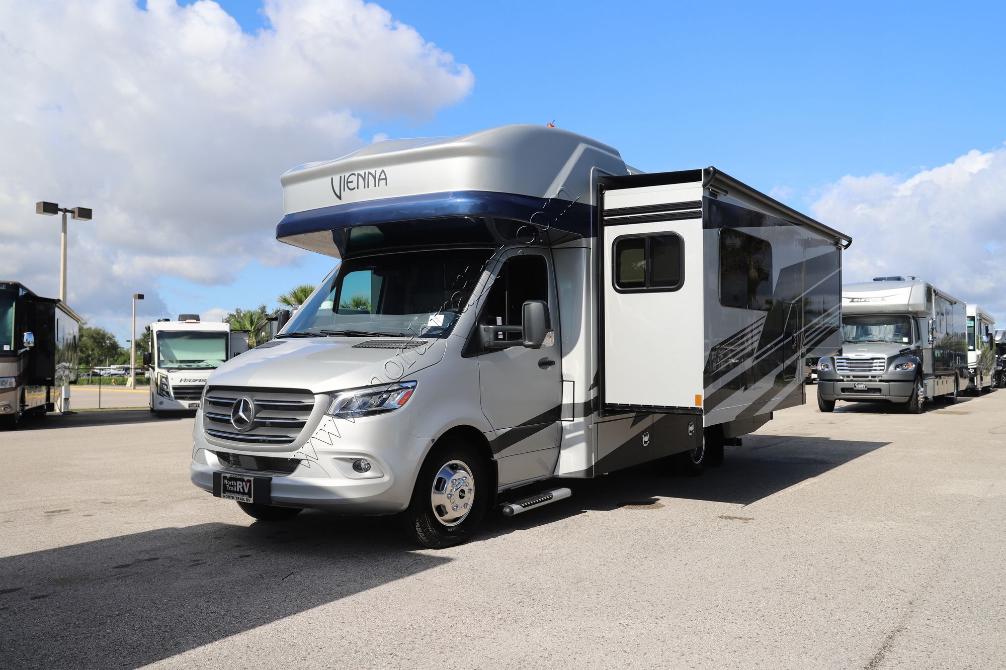 New 2025 Renegade Rv Vienna 25FWC Class C  For Sale