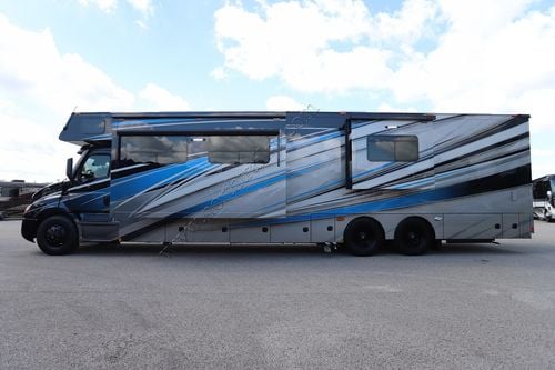 2025 Renegade Rv Classic Garage 2609