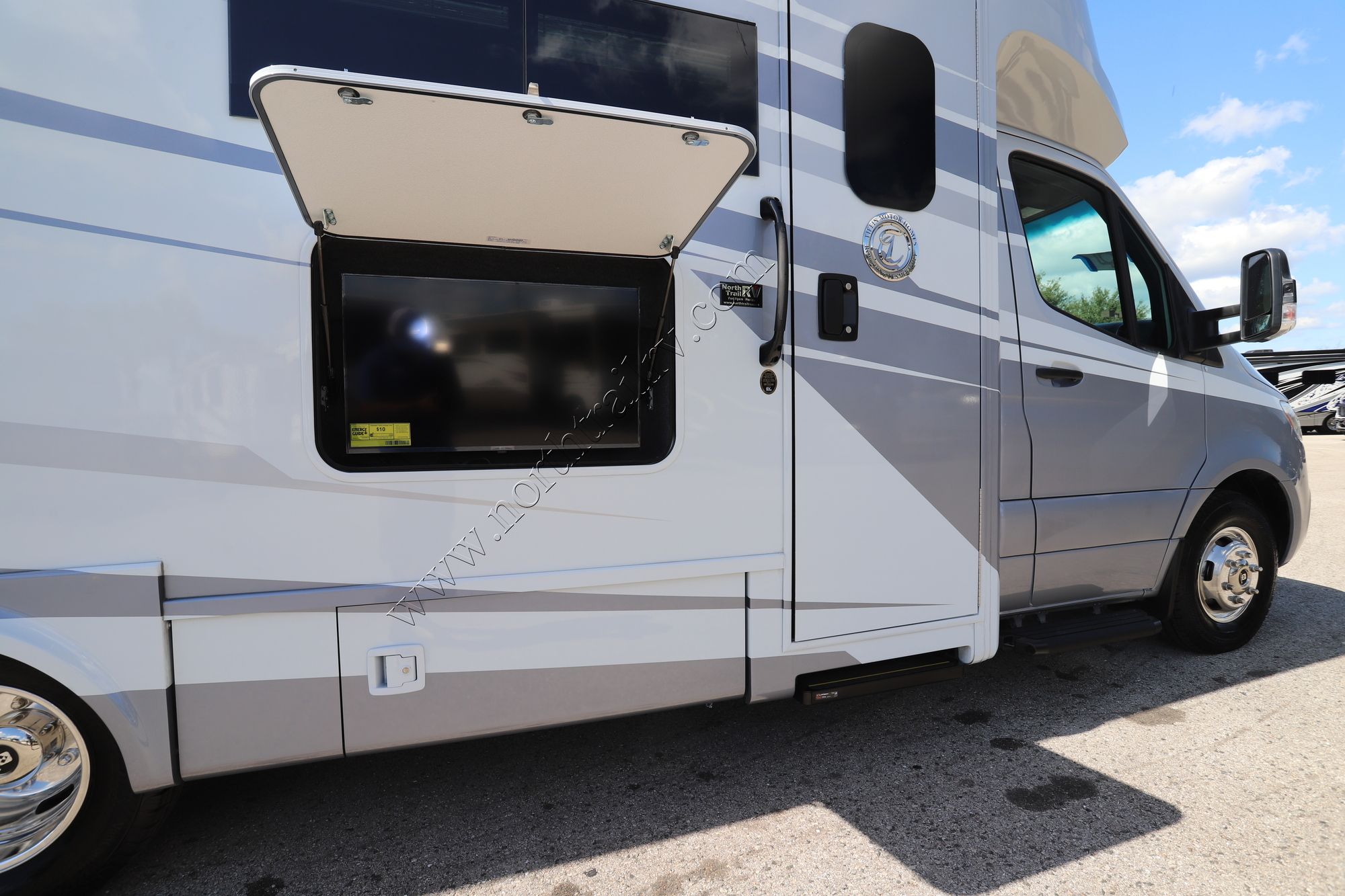 New 2026 Tiffin Motor Homes Wayfarer 25XLW Class C  For Sale