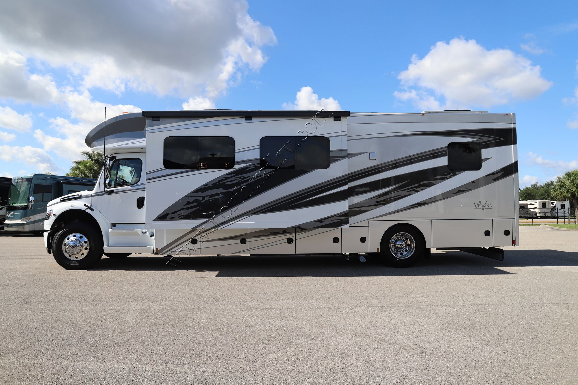 New 2025 Renegade Rv Verona 36VSB Super C  For Sale