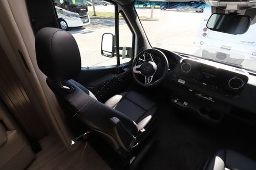 2025 Renegade Rv Vienna 25FWC