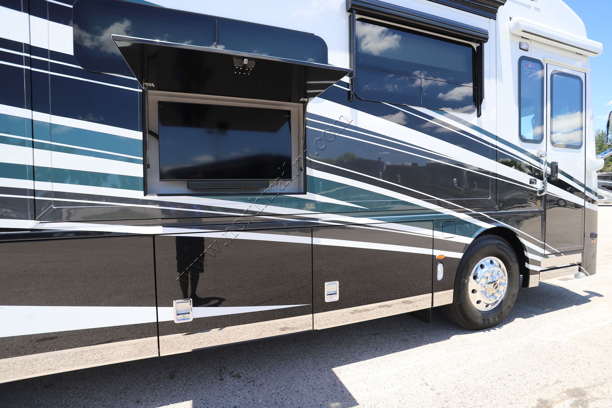New 2026 Newmar Dutch Star 4081 Class A  For Sale