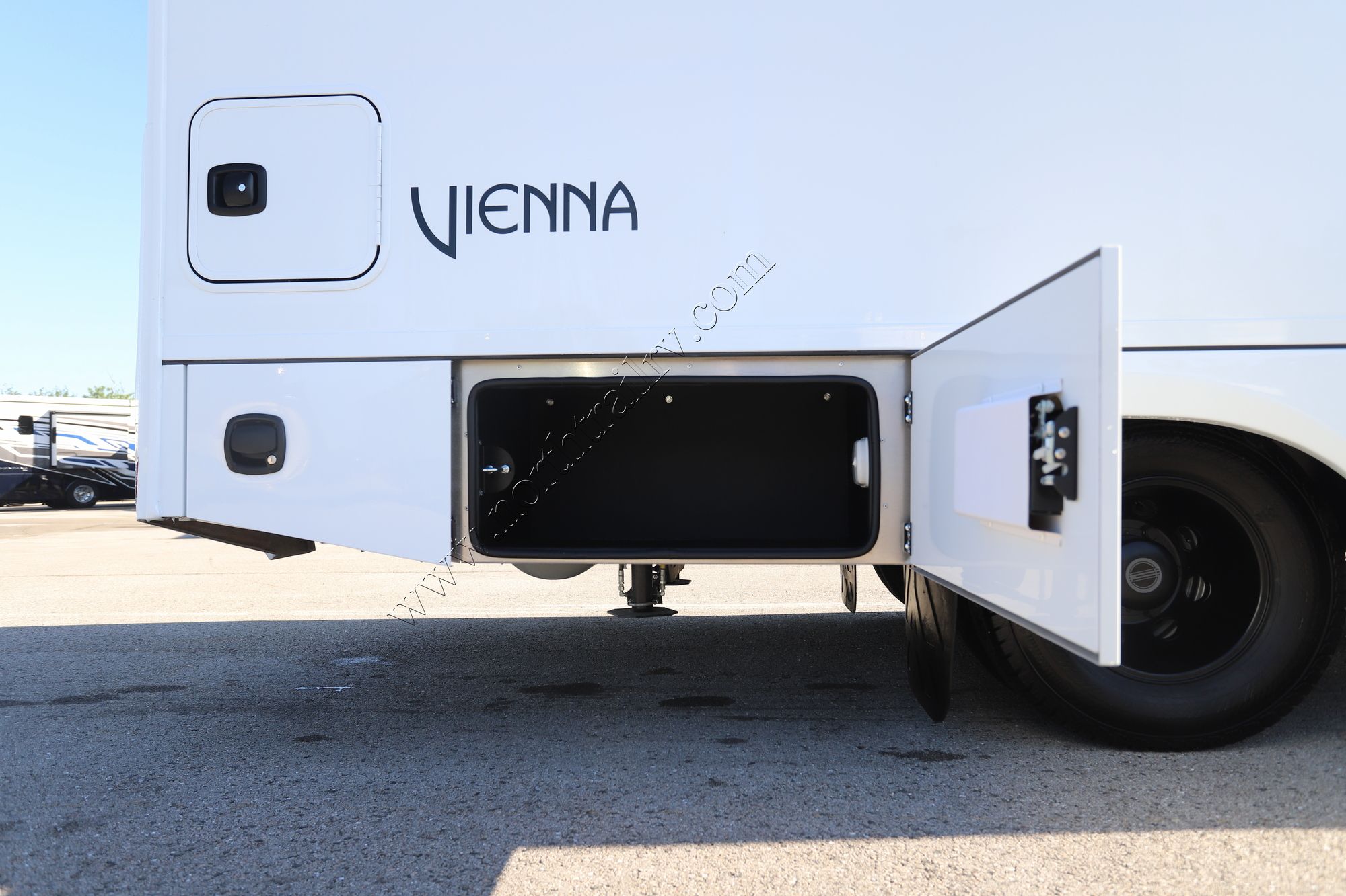 New 2025 Renegade Rv Vienna 25TBN Class C  For Sale