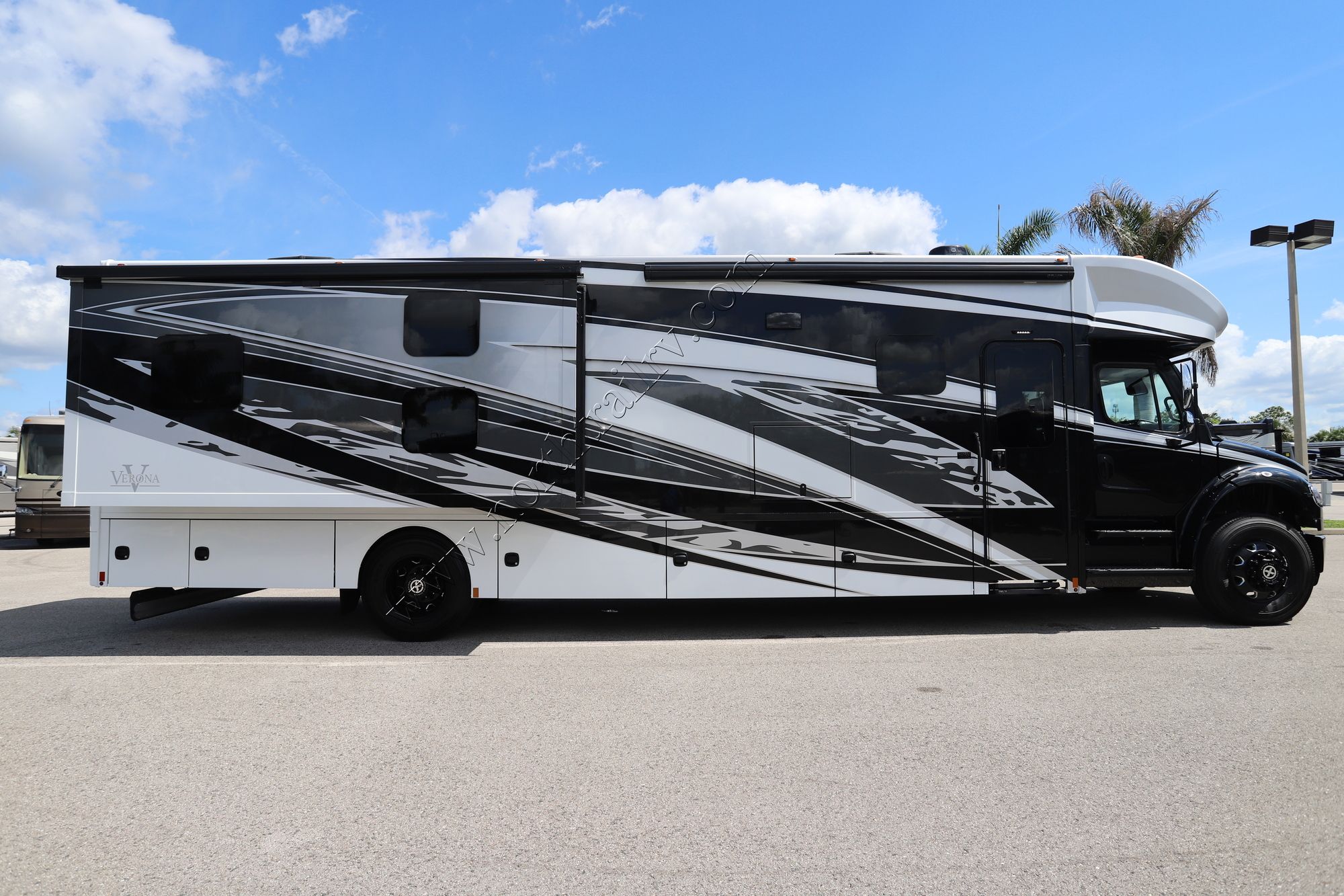 New 2025 Renegade Rv Verona 40VBH Super C  For Sale