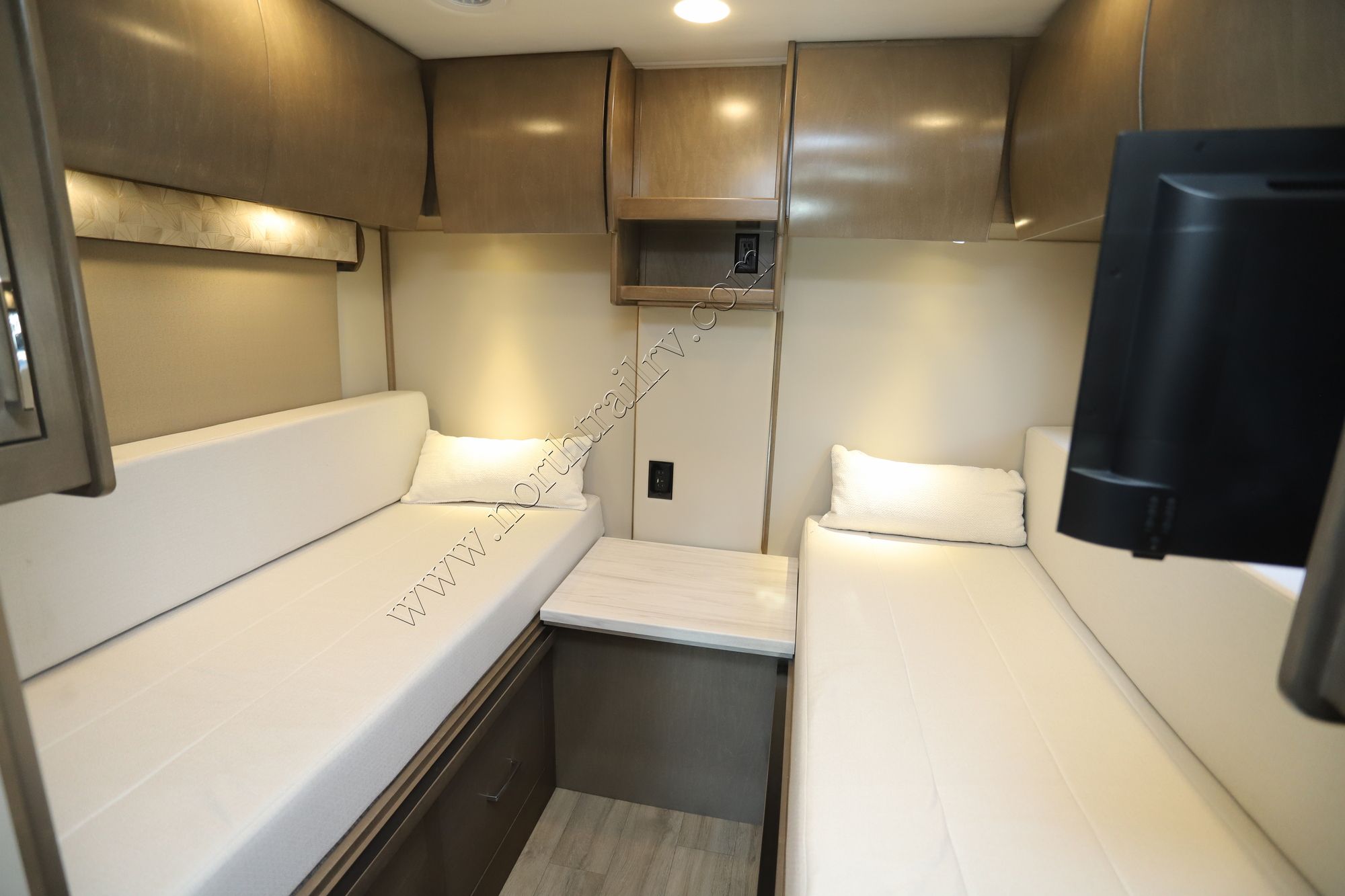 New 2025 Renegade Rv Vienna 25TBN Class C  For Sale