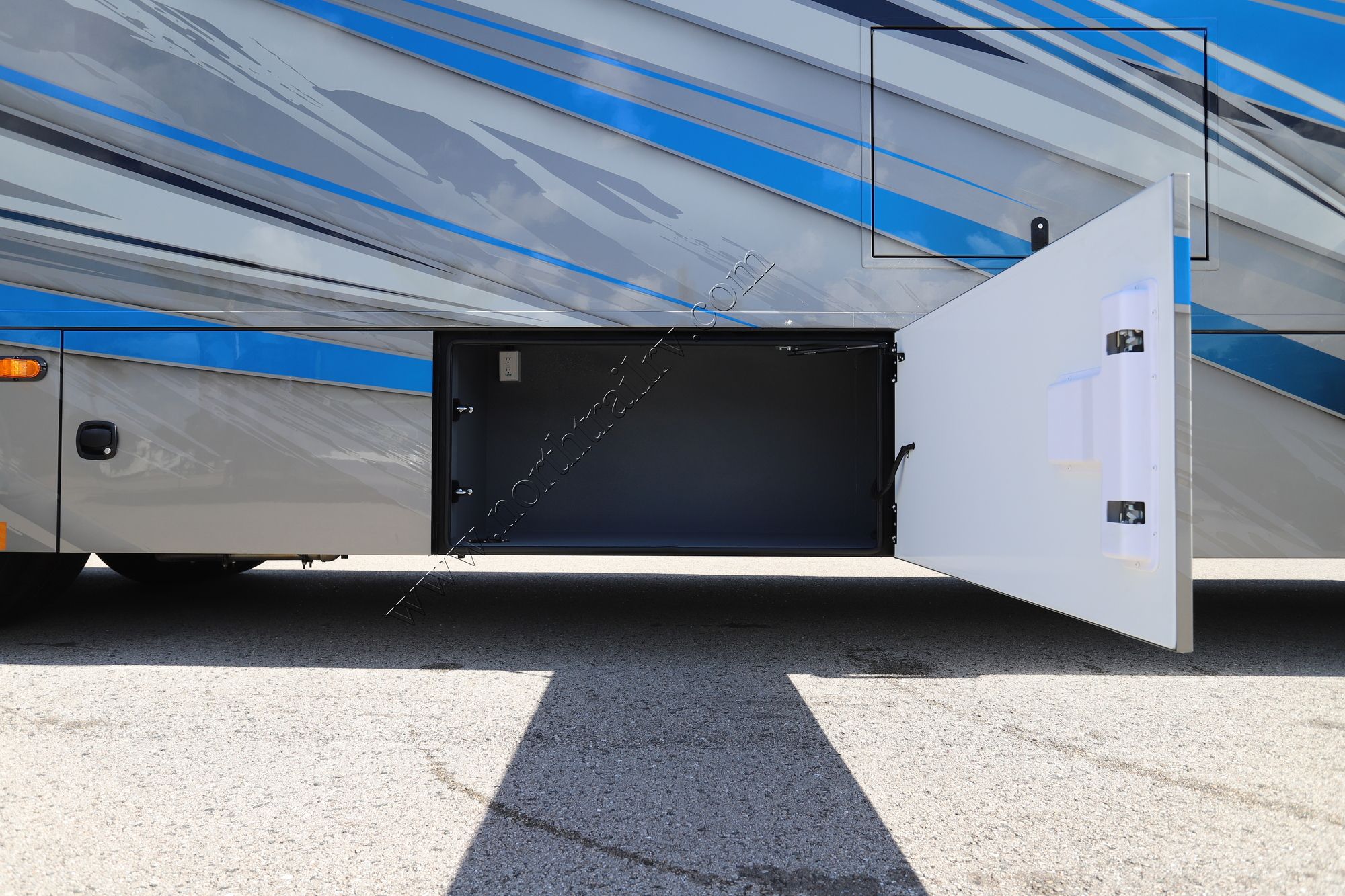 New 2025 Renegade Rv Classic Garage 2609 Super C  For Sale