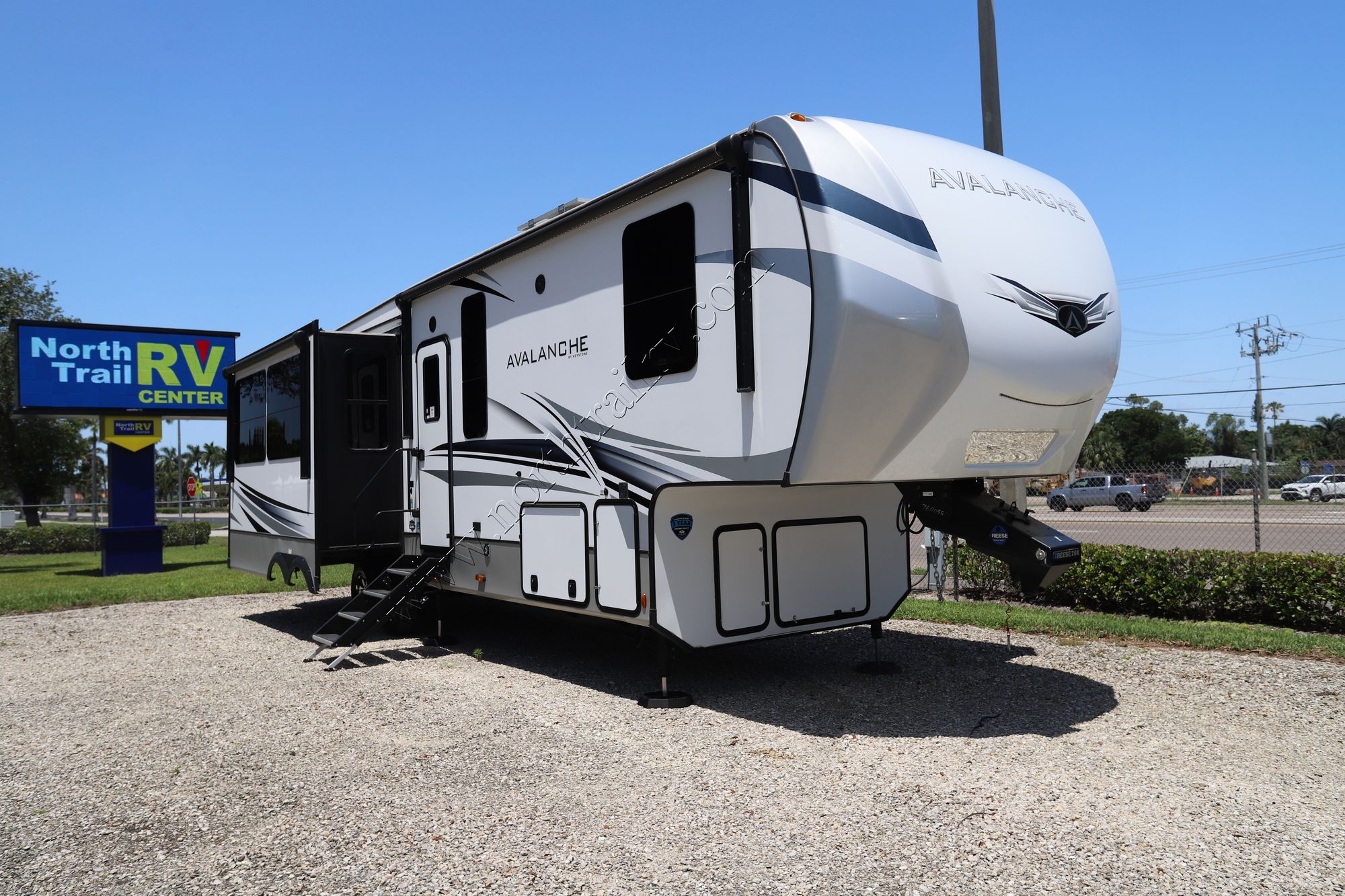 Used 2023 Keystone Avalanche 322RL Fifth Wheel  For Sale