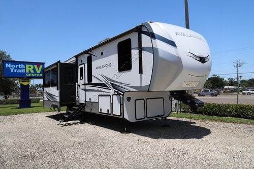 2023 Keystone Avalanche 322RL