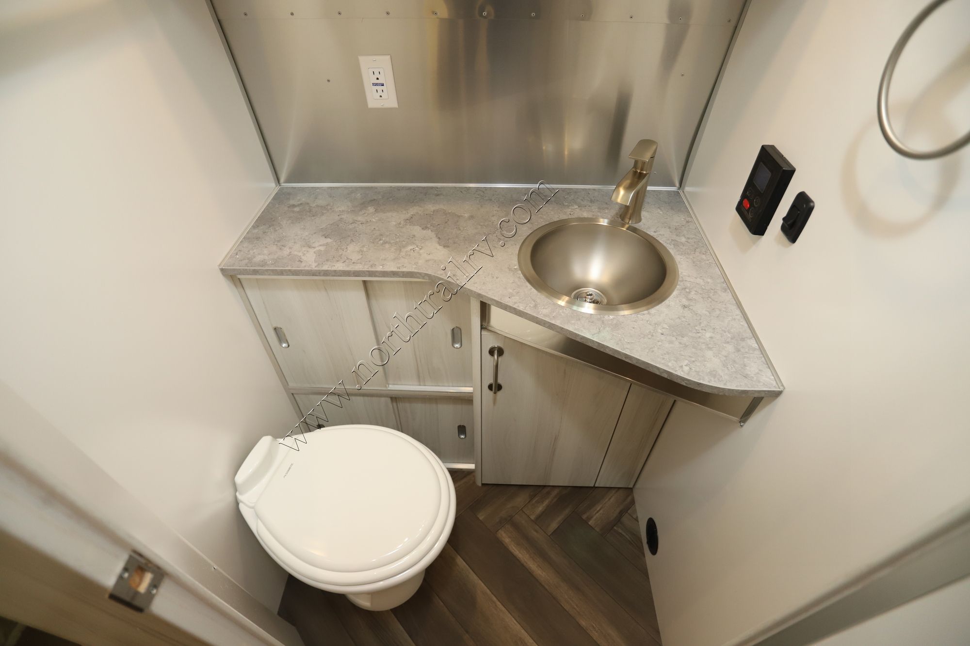 Used 2022 Airstream International 25FB Travel Trailer  For Sale