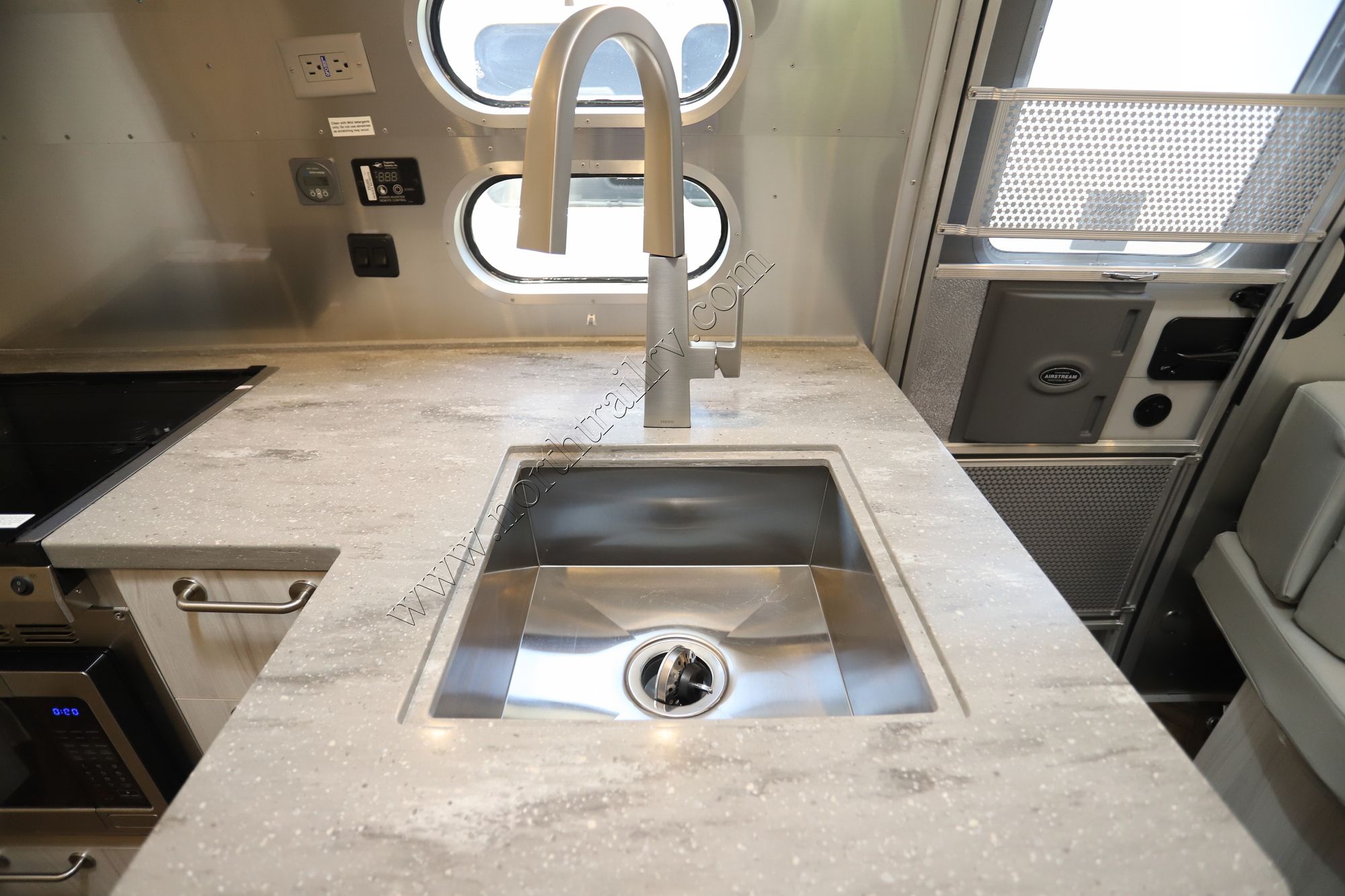 Used 2022 Airstream International 25FB Travel Trailer  For Sale