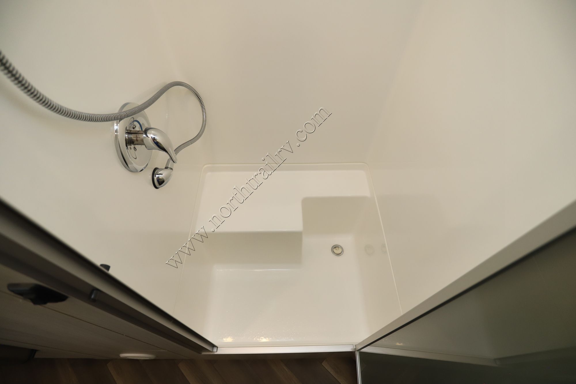 Used 2022 Airstream International 25FB Travel Trailer  For Sale
