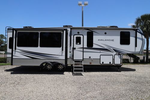 2023 Keystone Avalanche 322RL