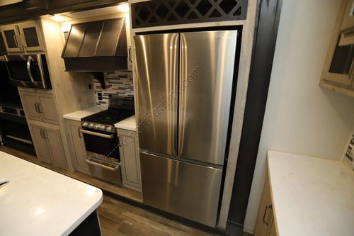 2023 Keystone Avalanche 322RL