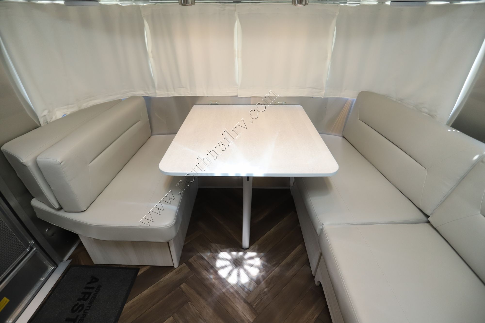 Used 2022 Airstream International 25FB Travel Trailer  For Sale